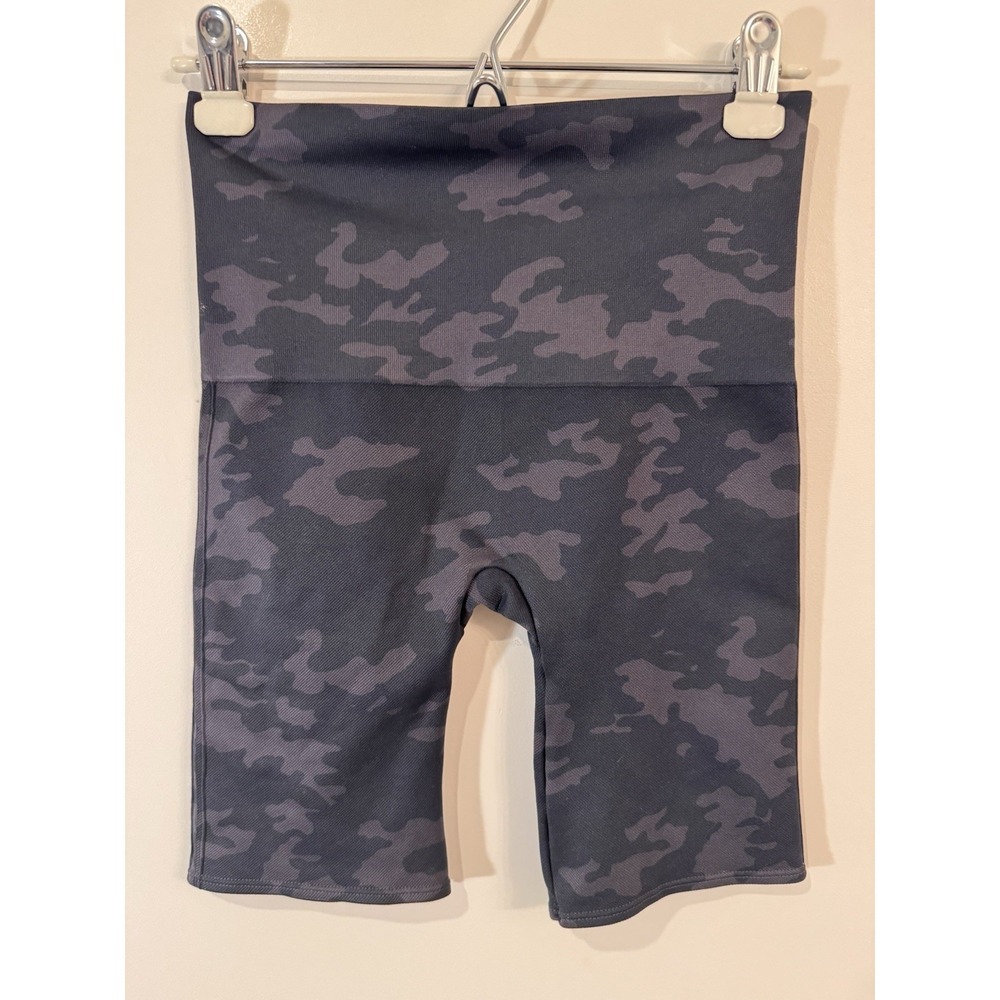 Spanx Look At Me Now Bike Shorts Women's L Black Camo